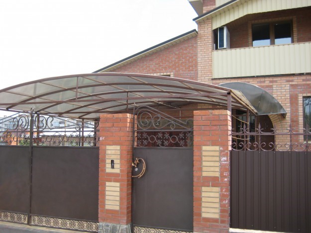 Изготовление кованых решеток, заборов, фонарей, скамеек. Изготовление кованых решеток, заборов, фонарей, скамеек.